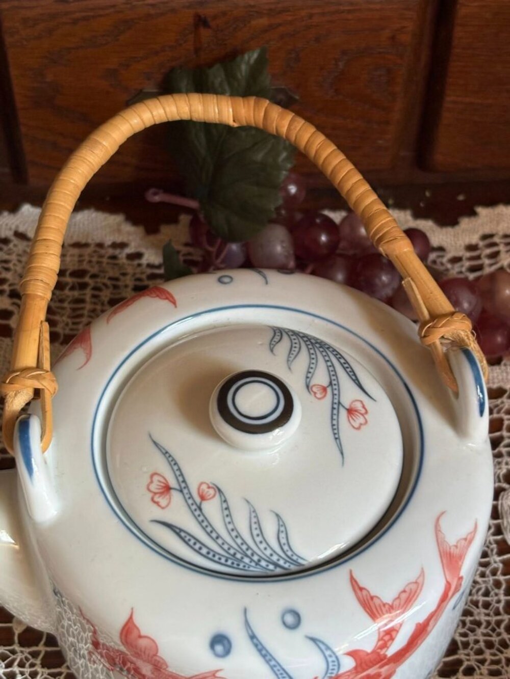 Vintage Koi Fish Teapot Set Teapot and 2 Cups with Bamboo Handle Asian Decor Wor - Picture 5 of 8